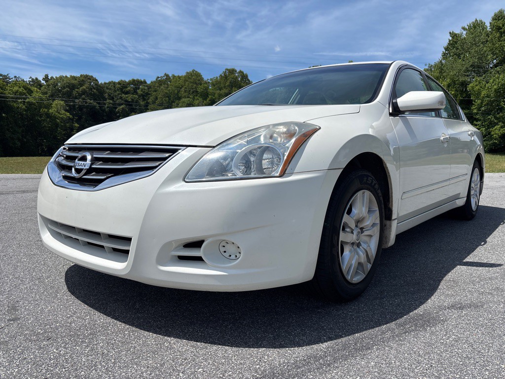 2010 Nissan Altima Image 1