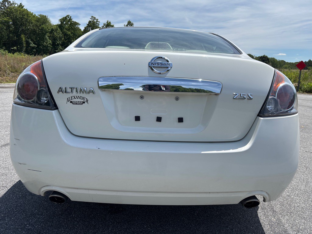 2010 Nissan Altima Image 4