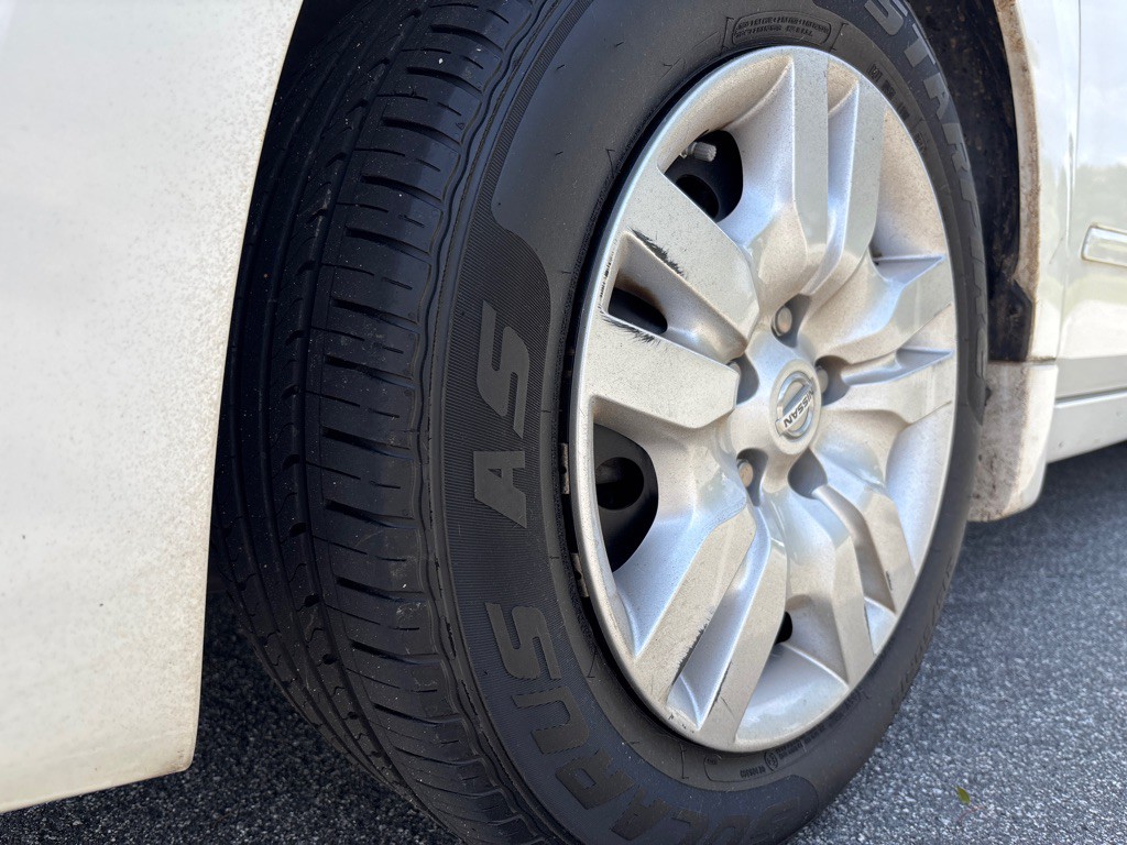 2010 Nissan Altima Image 9