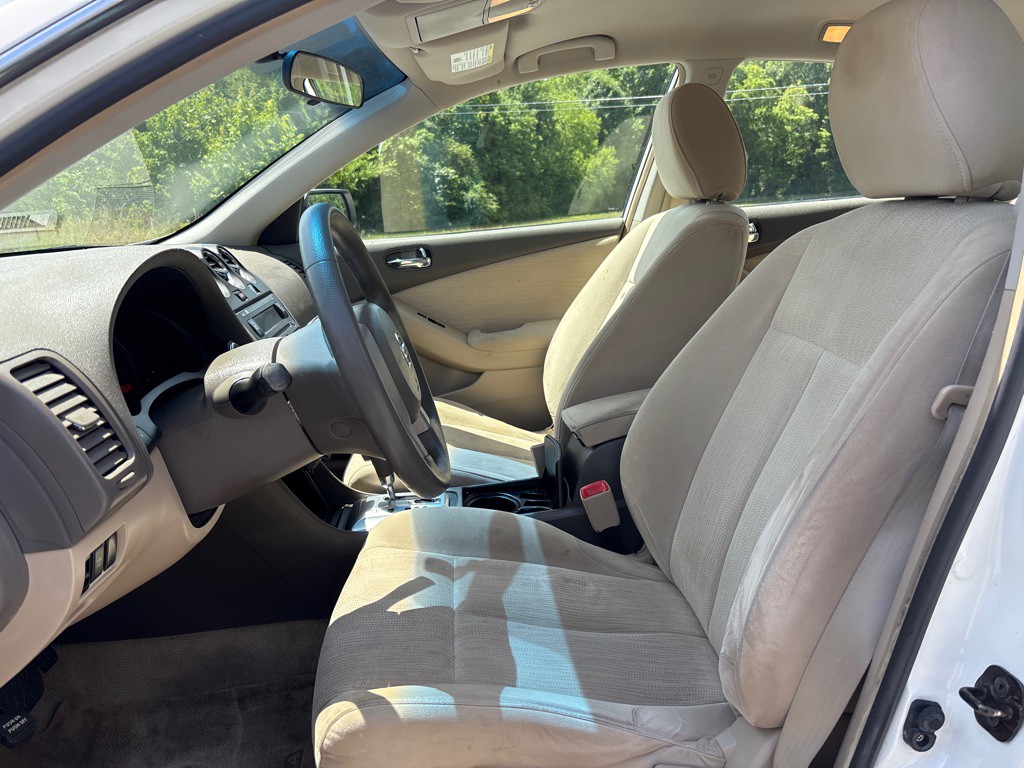 2010 Nissan Altima Image 11