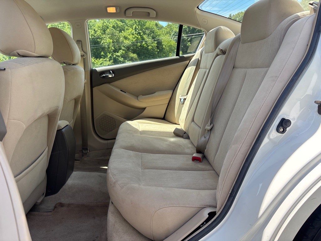 2010 Nissan Altima Image 12