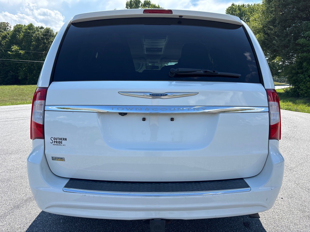 2016 Chrysler Town & Country Image 4
