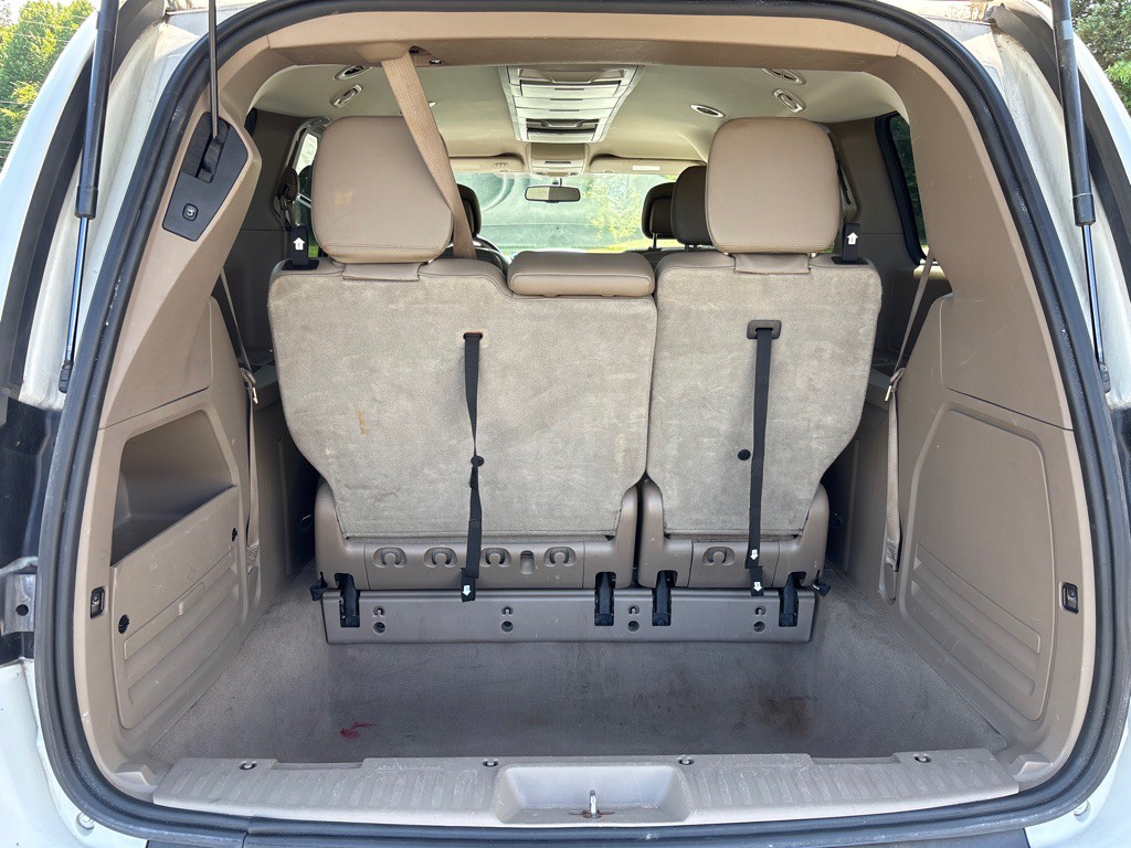 2016 Chrysler Town & Country Image 11