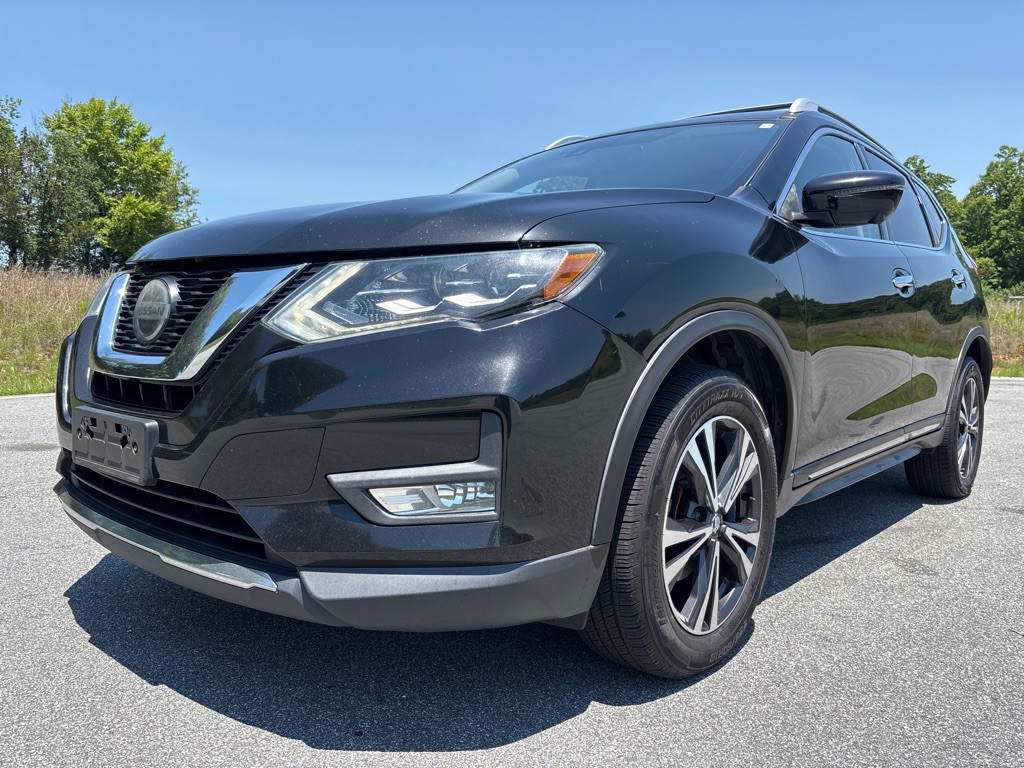 2018 Nissan Rogue Image 1