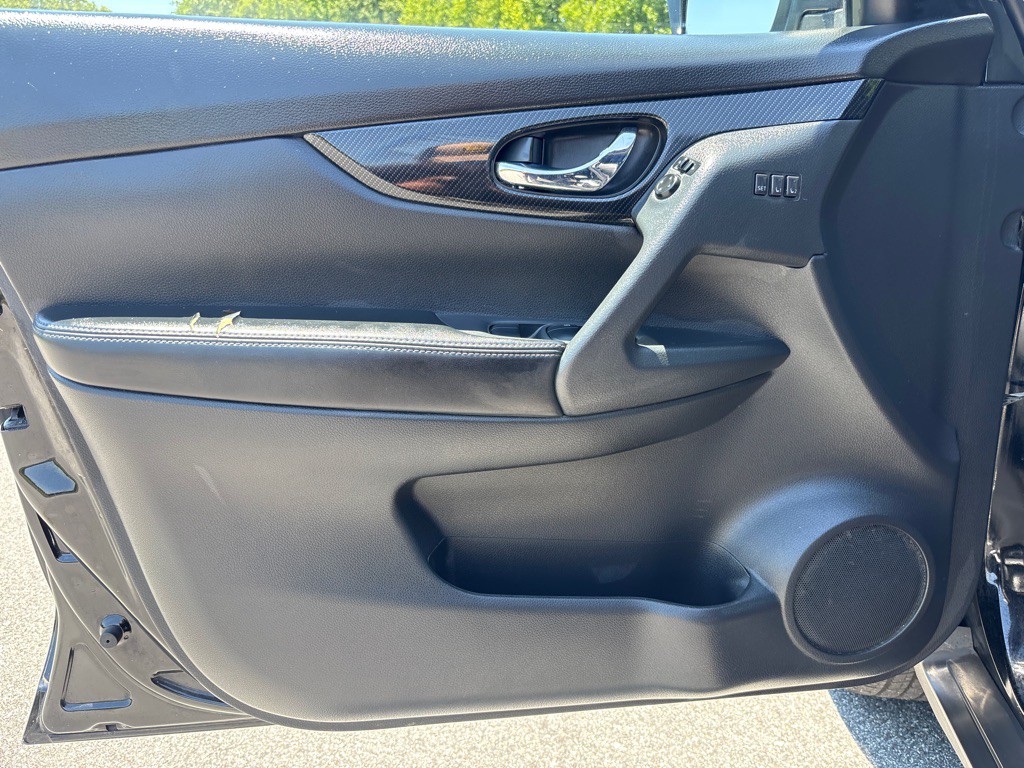 2018 Nissan Rogue Image 10