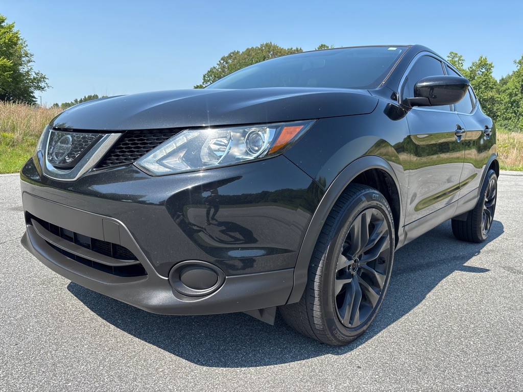 2019 Nissan Rogue Image 1