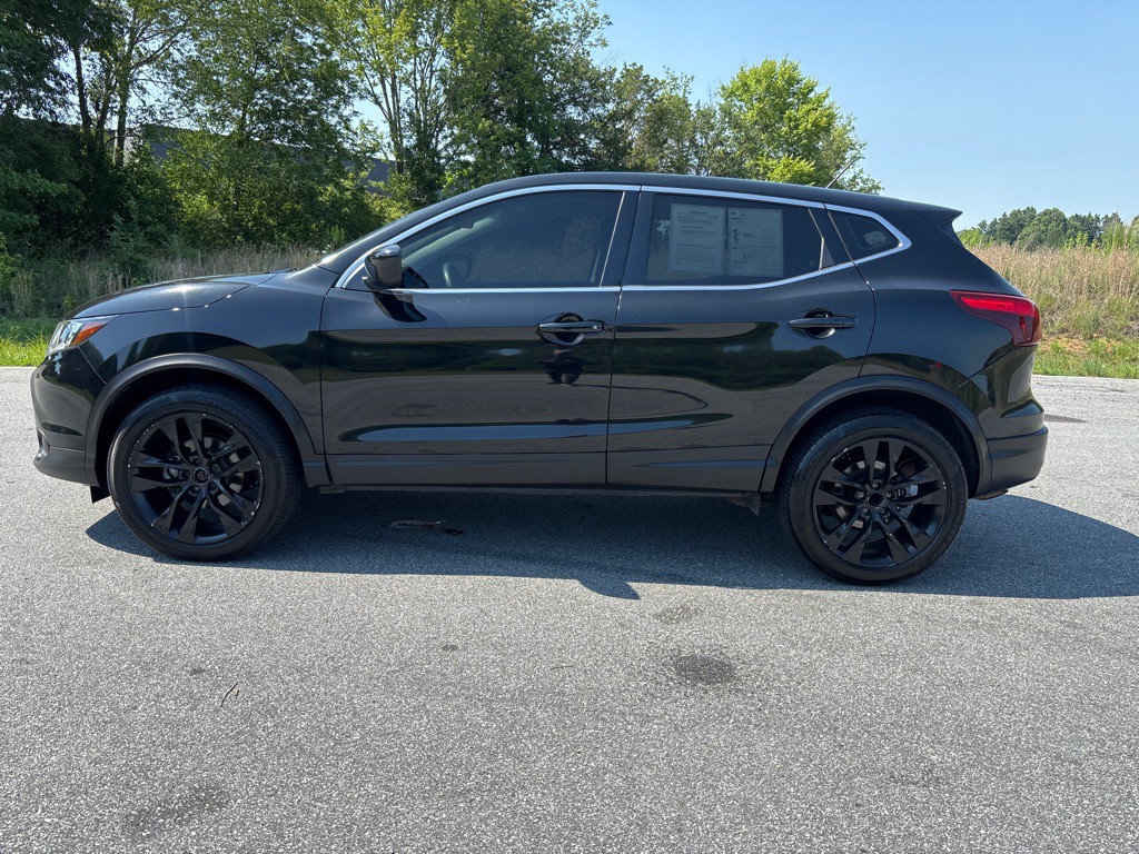 2019 Nissan Rogue Image 2