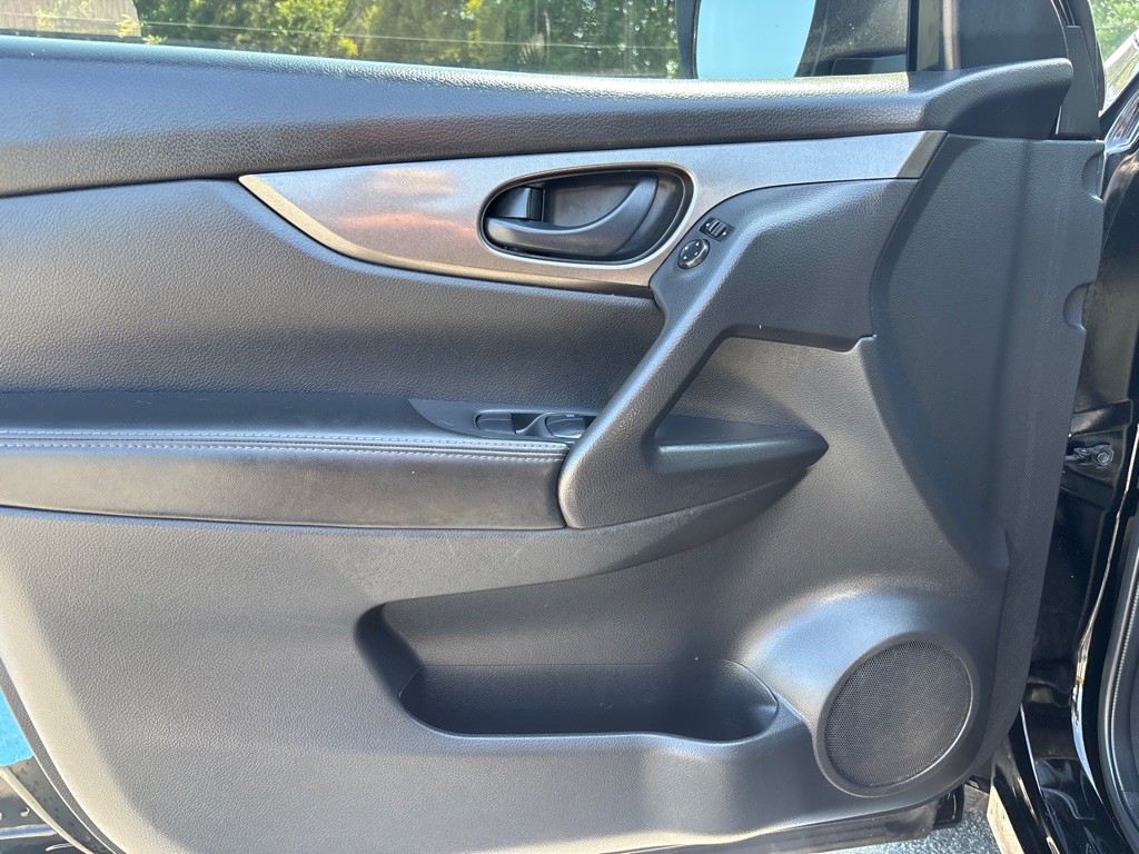 2019 Nissan Rogue Image 10