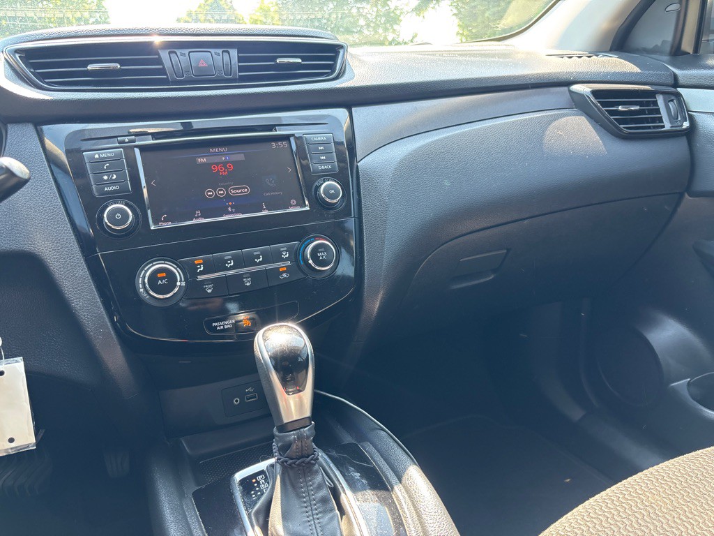 2019 Nissan Rogue Image 15