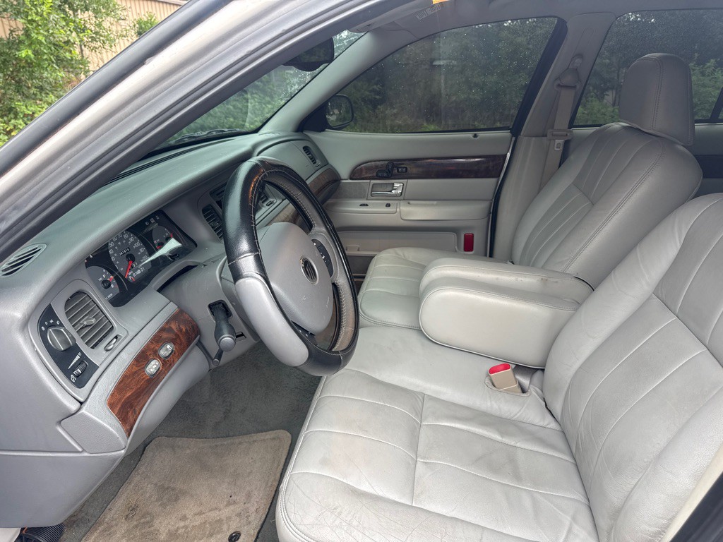 2005 Mercury Grand Marquis Image 11