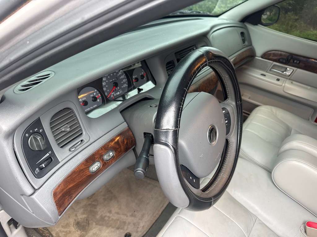 2005 Mercury Grand Marquis Image 14