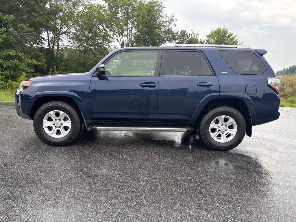 2016 Toyota 4Runner Image 2