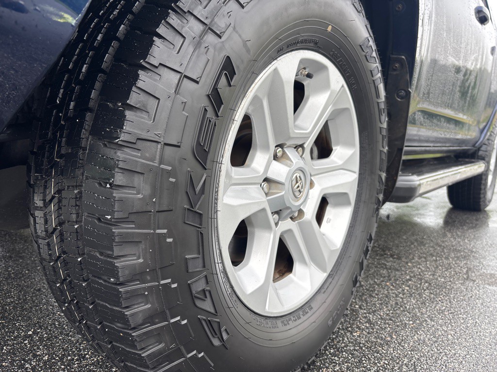 2016 Toyota 4Runner Image 9