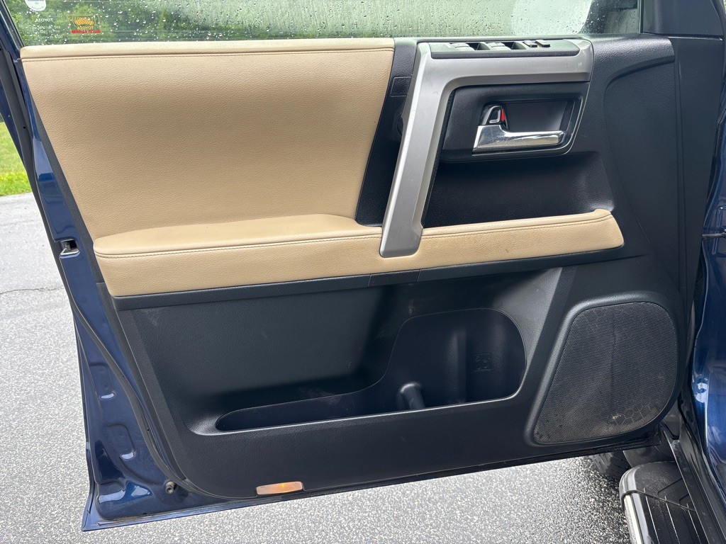 2016 Toyota 4Runner Image 10