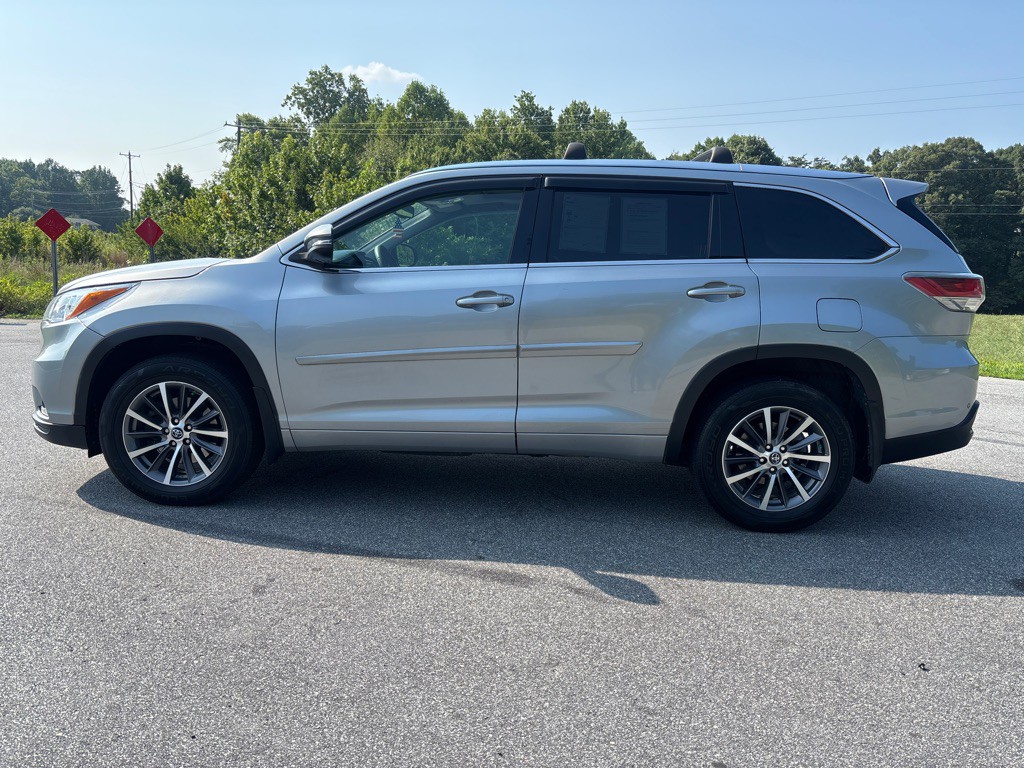 2014 Toyota Highlander Image 2