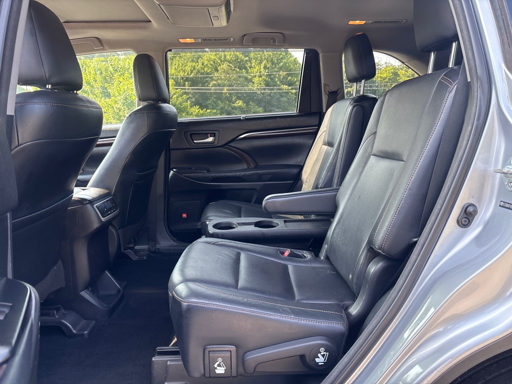 2014 Toyota Highlander Image 12