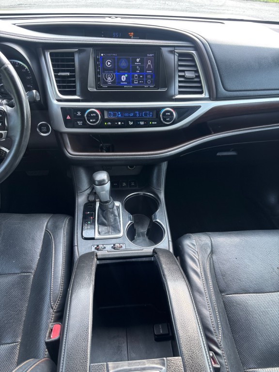 2014 Toyota Highlander Image 16
