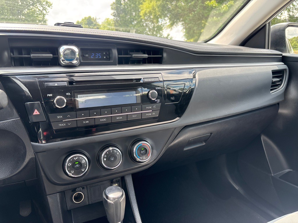 2015 Toyota Corolla Image 14