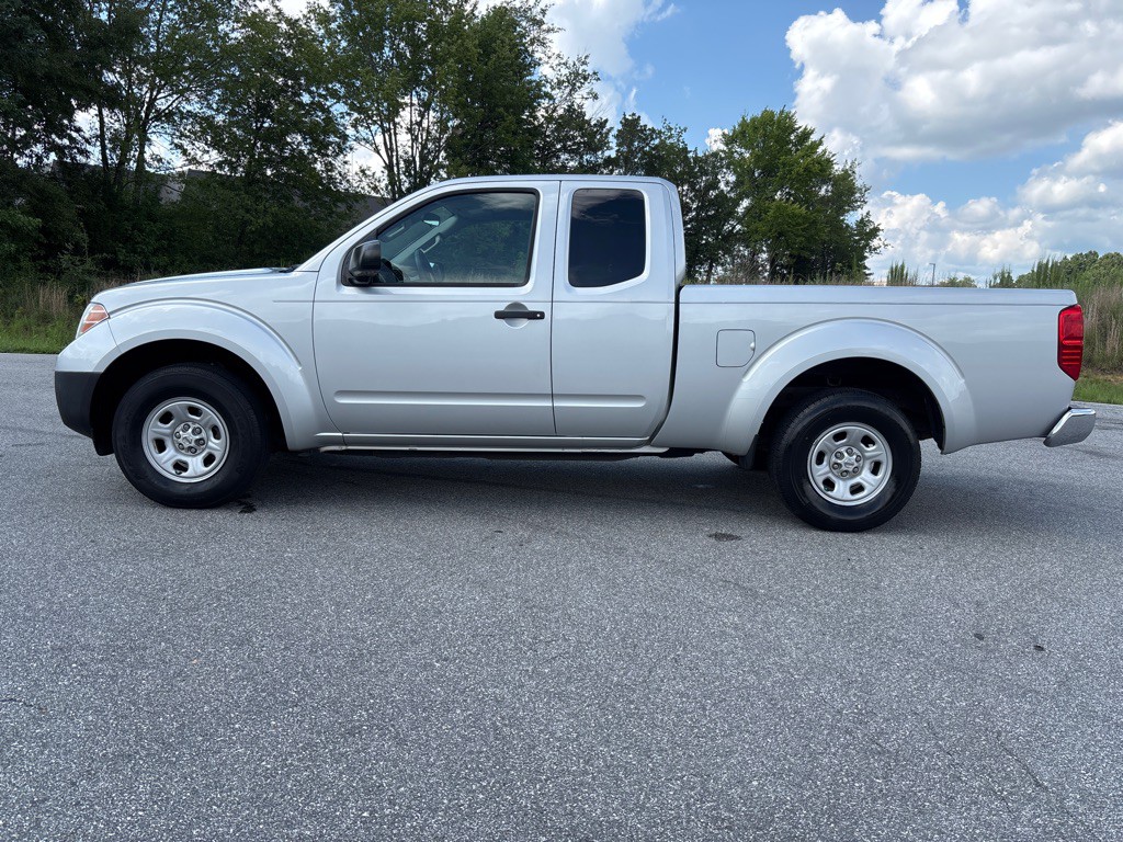 2012 Nissan Frontier Image 2