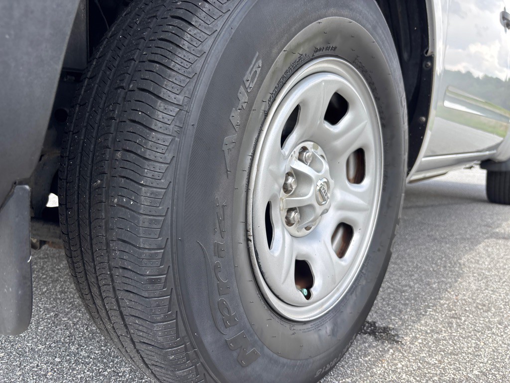 2012 Nissan Frontier Image 9