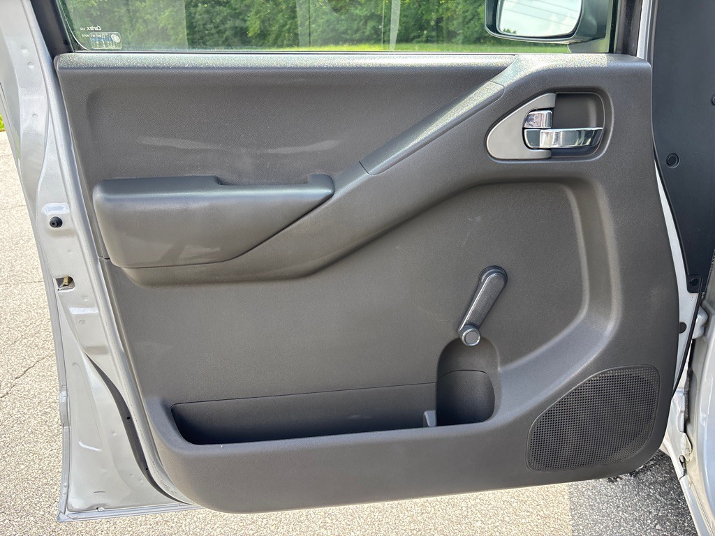 2012 Nissan Frontier Image 10