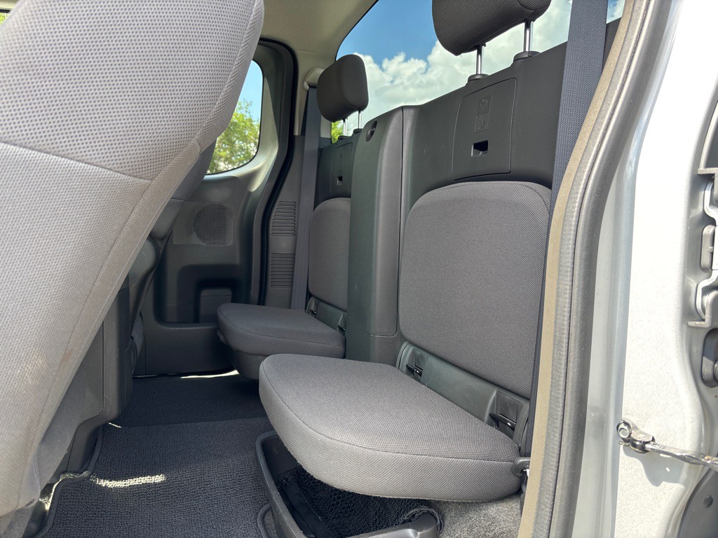 2012 Nissan Frontier Image 12