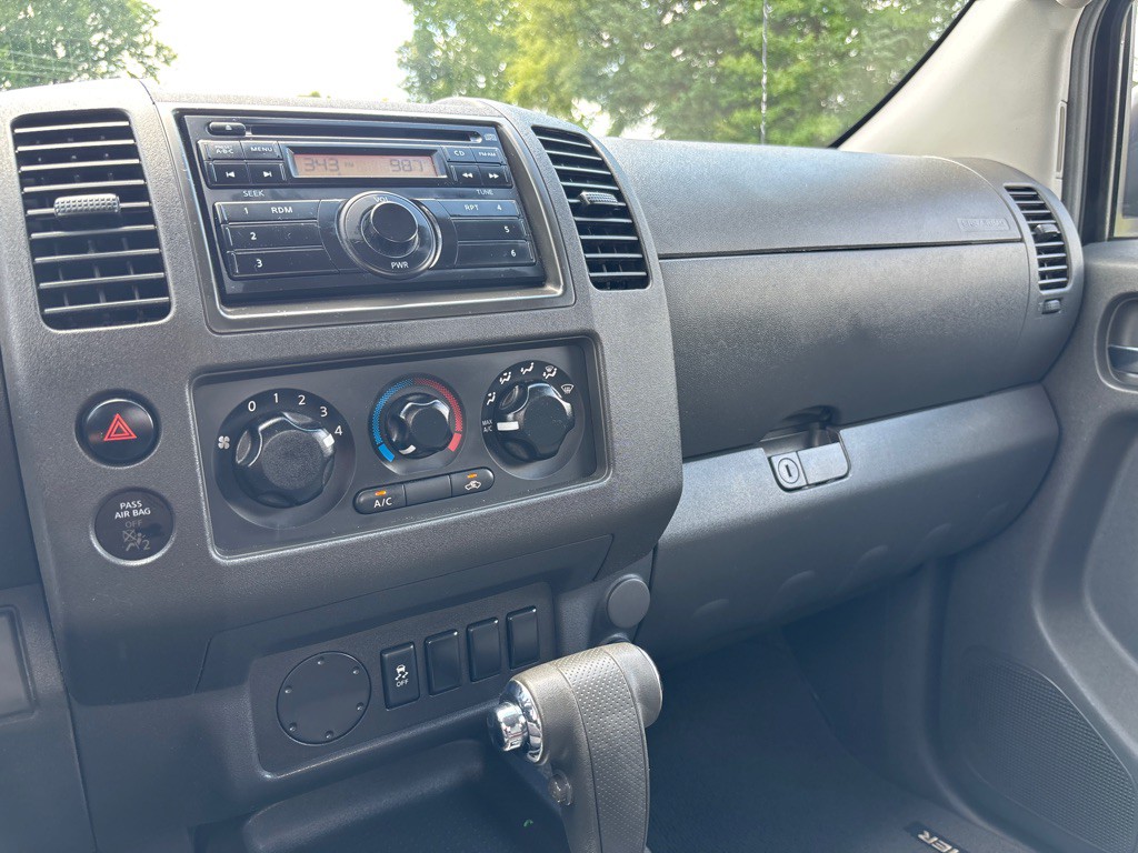 2012 Nissan Frontier Image 14