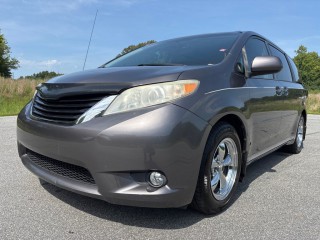 Image for 2012 Toyota Sienna LE ID: 7596976