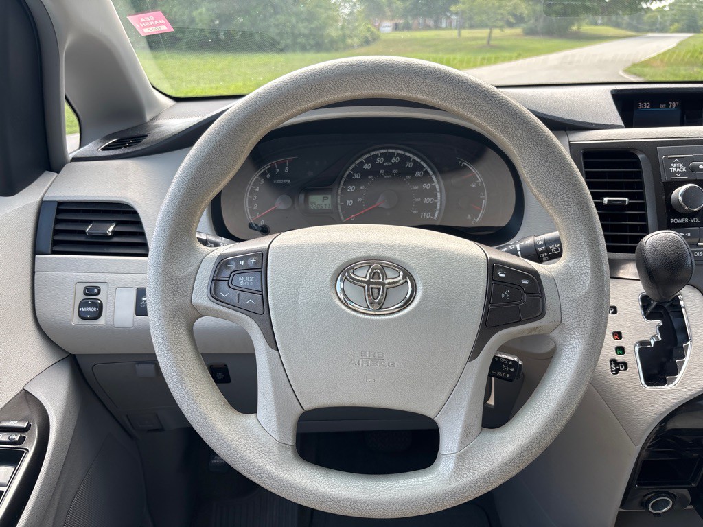 2012 Toyota Sienna Image 15