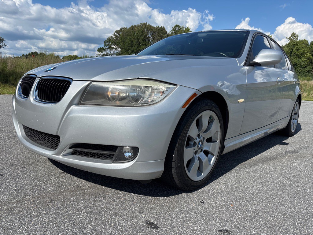 2011 BMW 3 Series Image 1