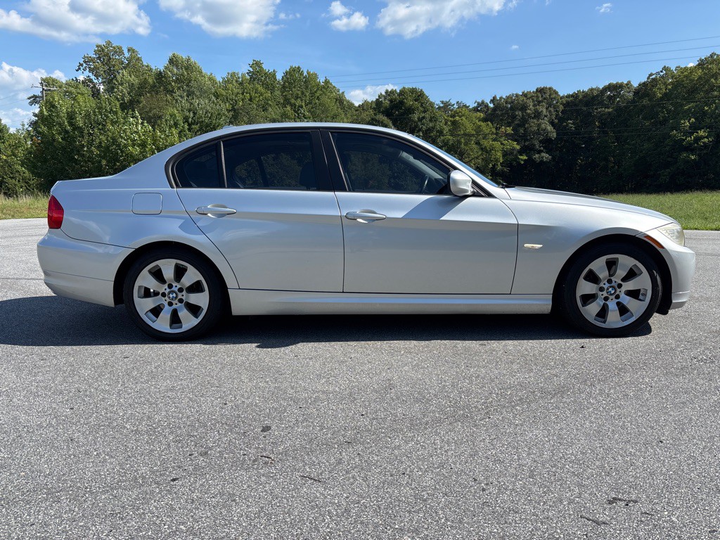 2011 BMW 3 Series Image 6