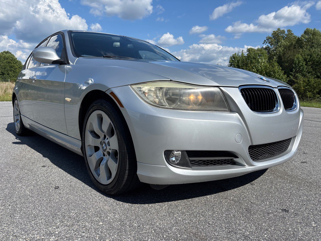 2011 BMW 3 Series Image 7