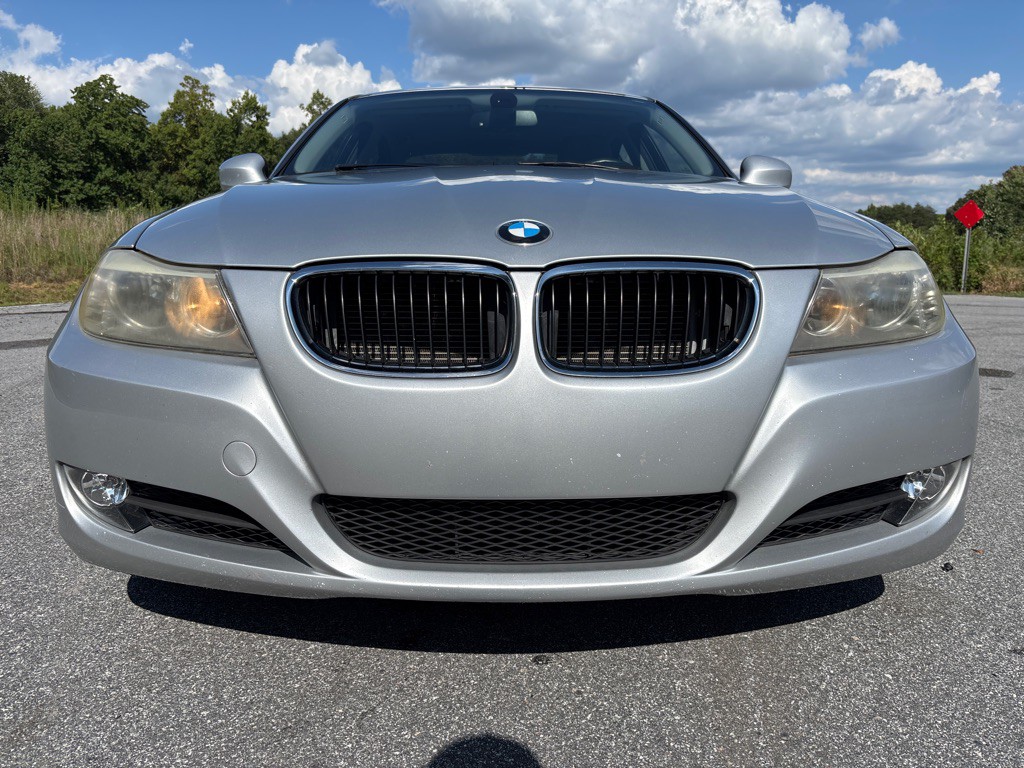 2011 BMW 3 Series Image 8