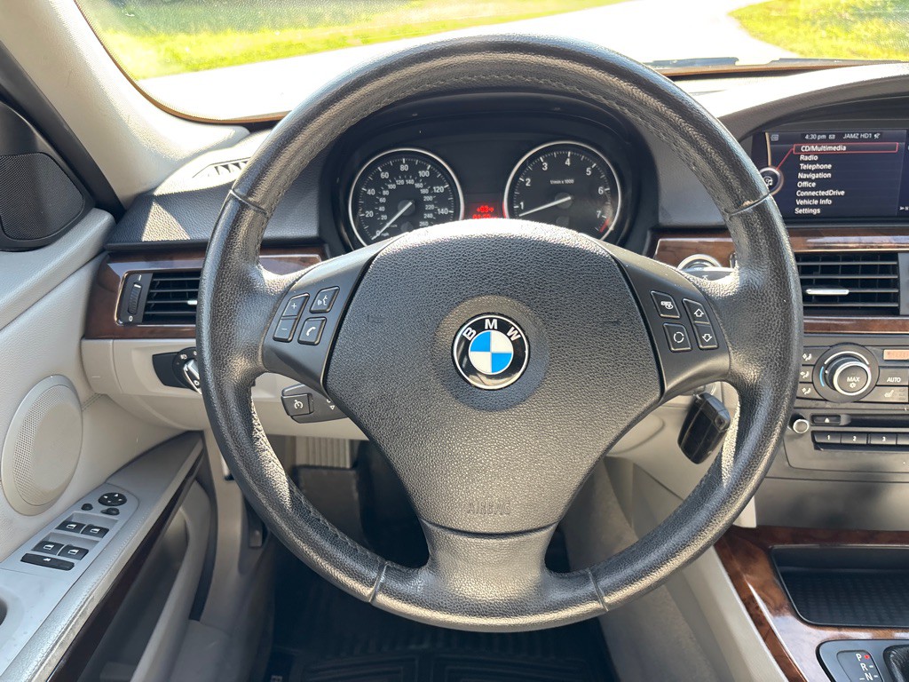 2011 BMW 3 Series Image 13