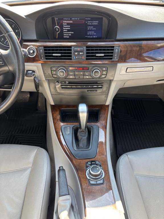 2011 BMW 3 Series Image 15