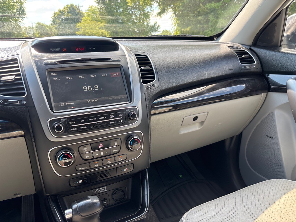2015 Kia Sorento Image 16