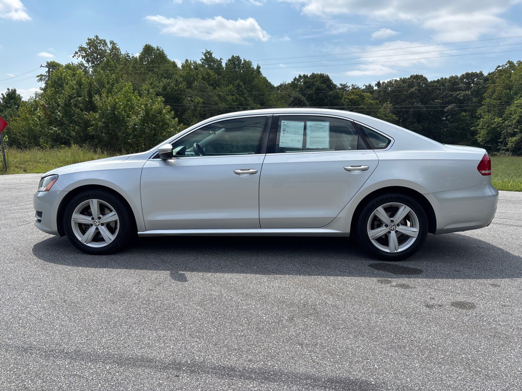 2012 Volkswagen Passat Image 2