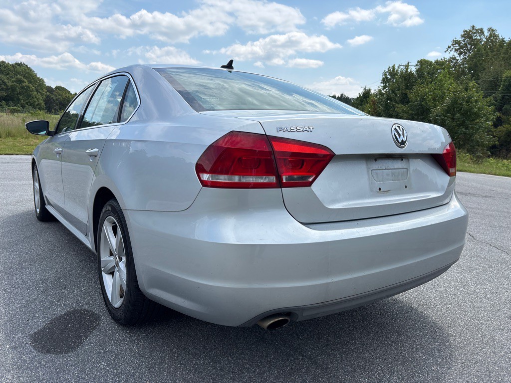 2012 Volkswagen Passat Image 3