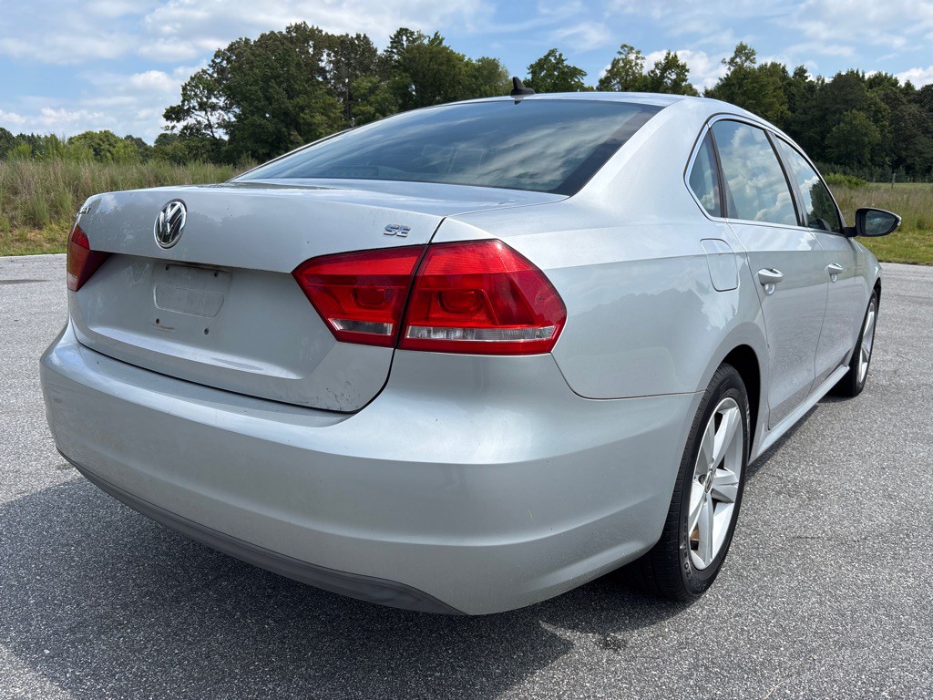 2012 Volkswagen Passat Image 5