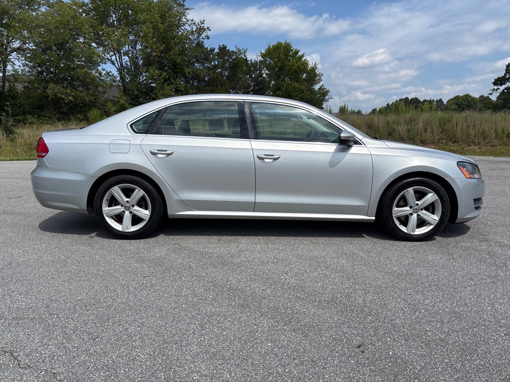 2012 Volkswagen Passat Image 6