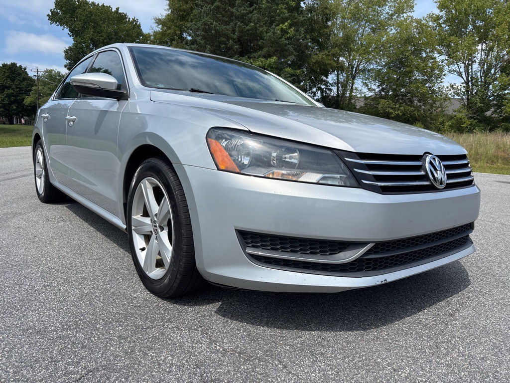 2012 Volkswagen Passat Image 7