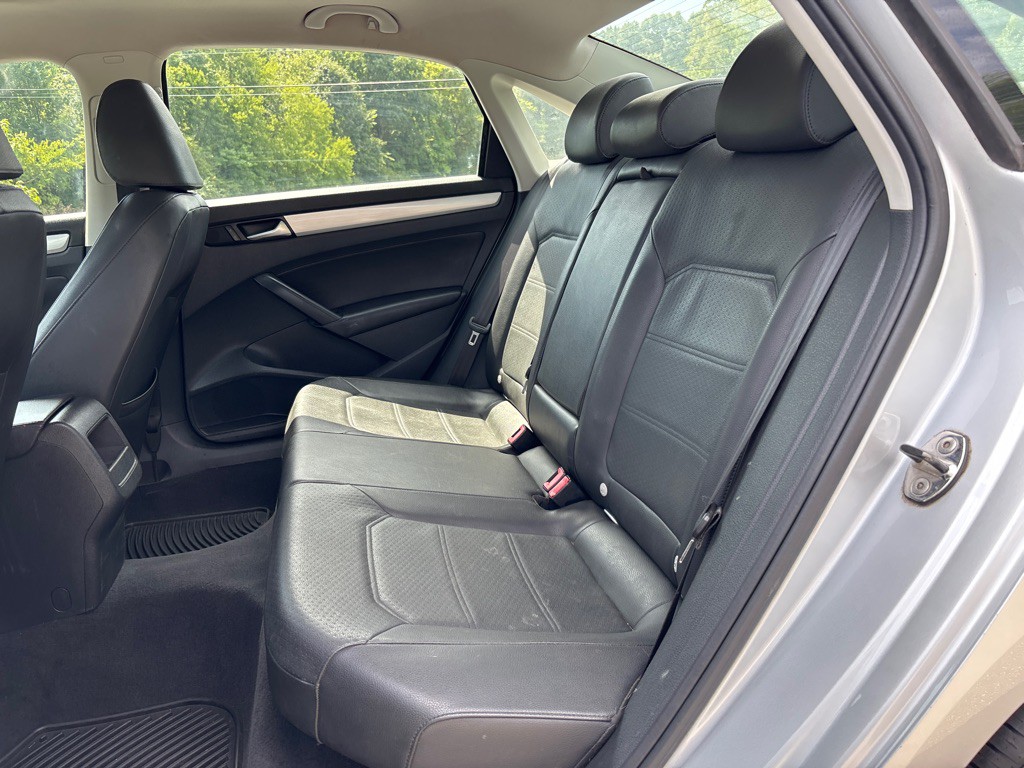 2012 Volkswagen Passat Image 12