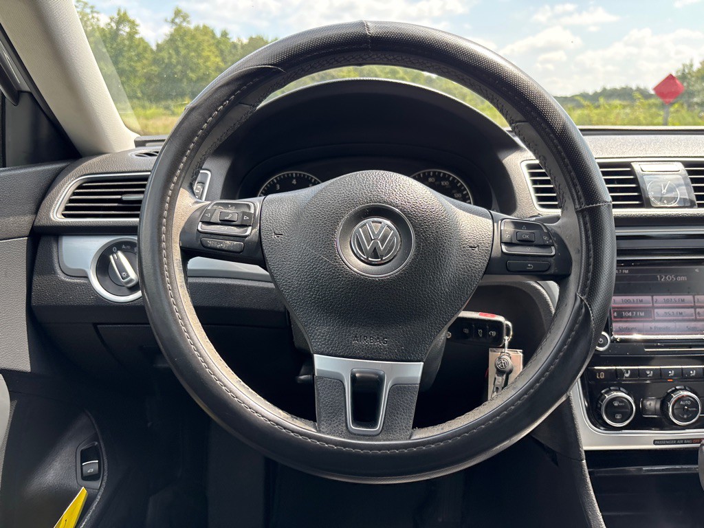 2012 Volkswagen Passat Image 13