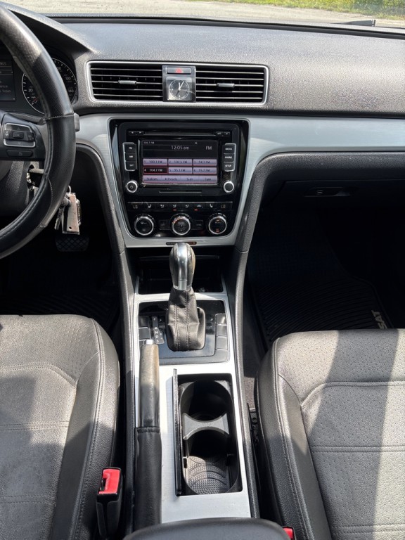 2012 Volkswagen Passat Image 15