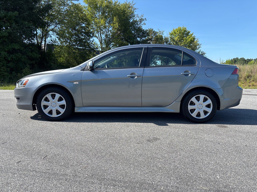 2013 Mitsubishi Lancer Image 2