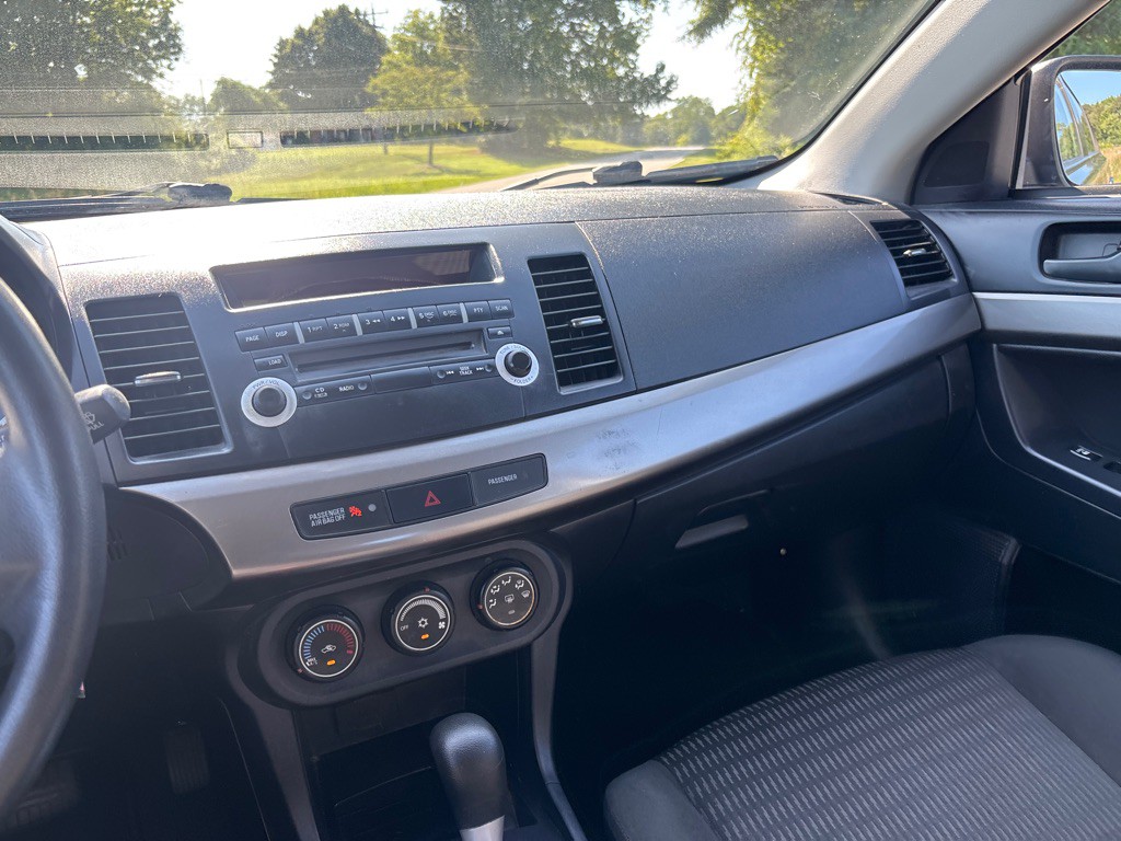 2013 Mitsubishi Lancer Image 14