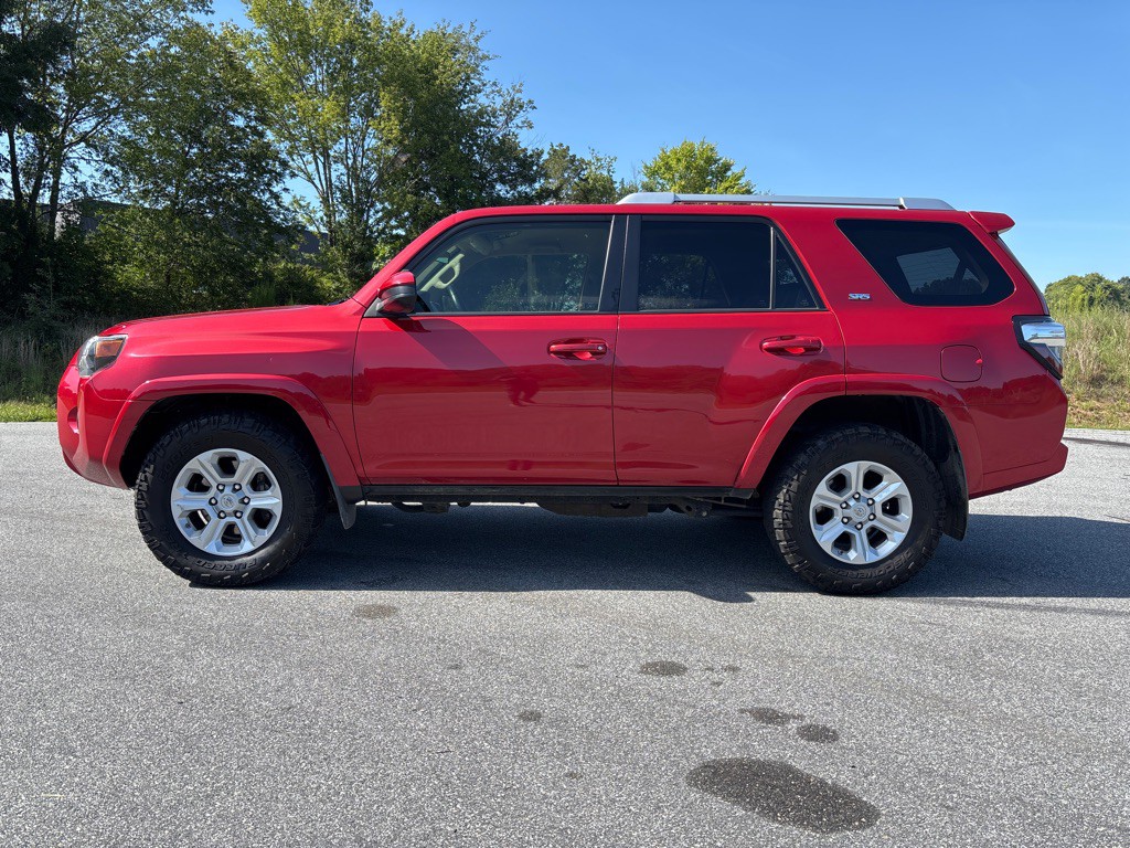 2016 Toyota 4Runner Image 2