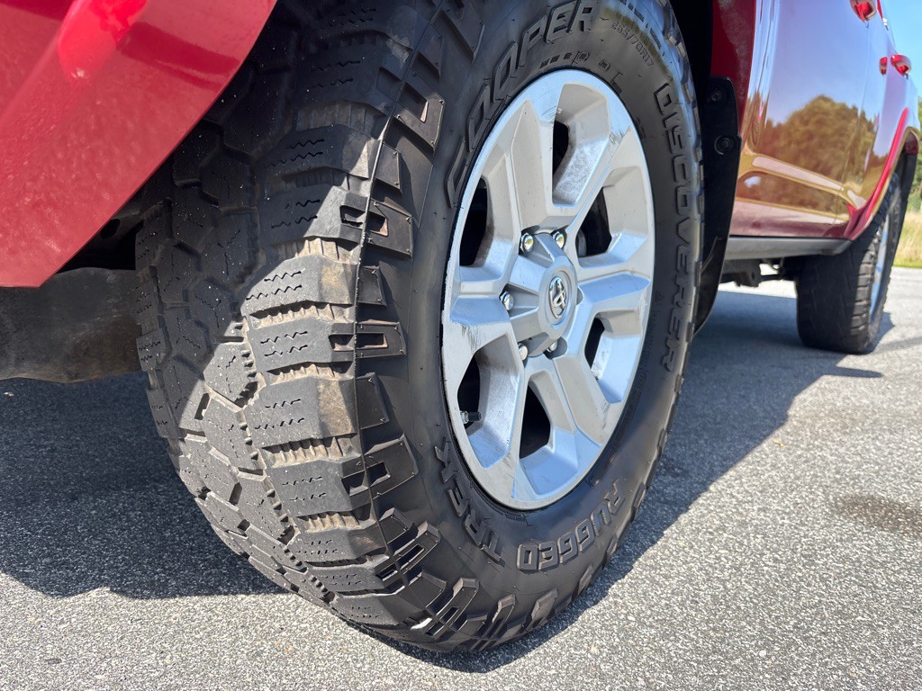 2016 Toyota 4Runner Image 9