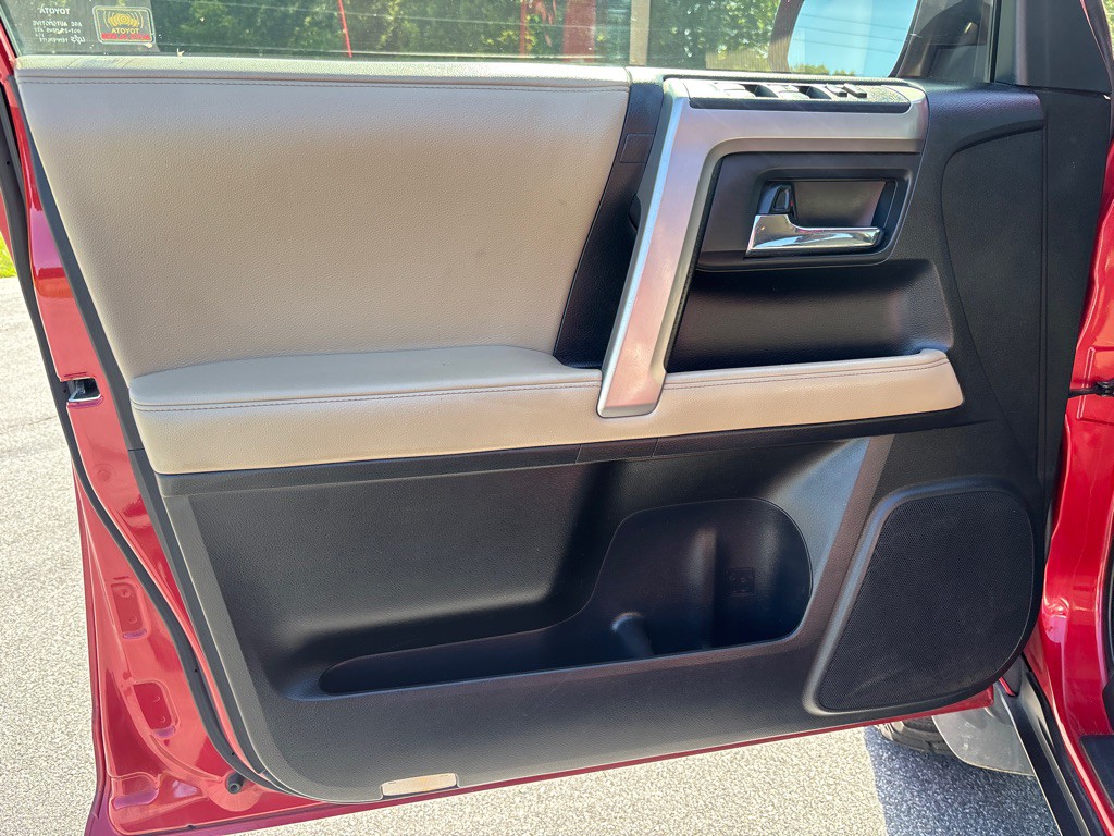 2016 Toyota 4Runner Image 10