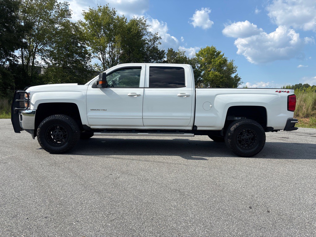 2017 Chevrolet Silverado 1500 Image 2